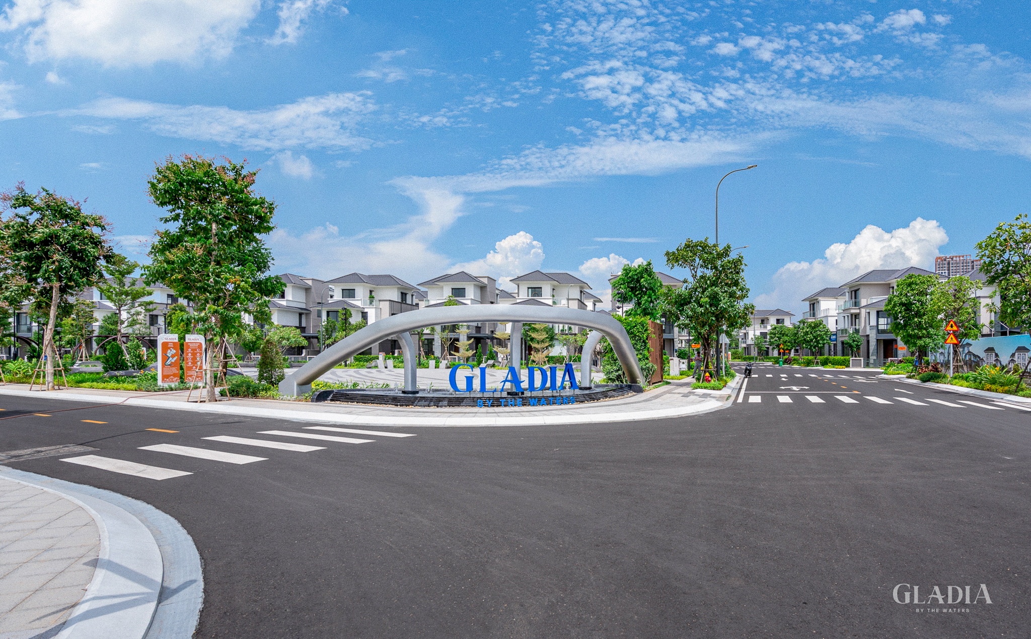 Khu dịch vụ và sảnh tiếp đón cư dân